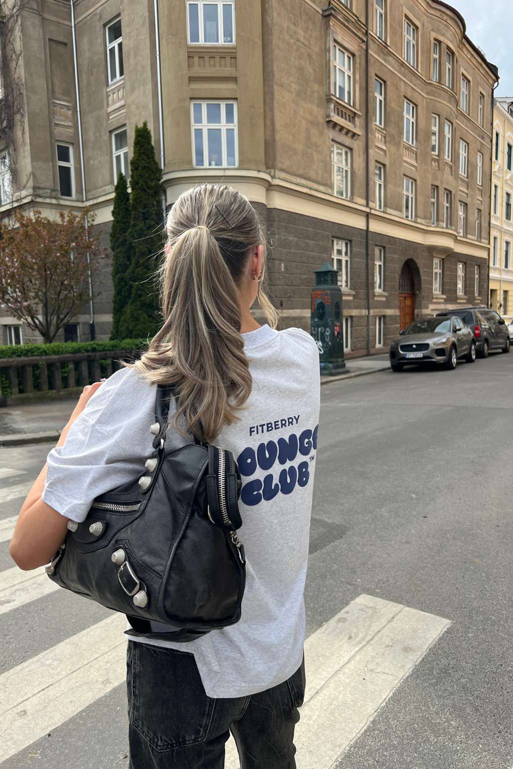 LOUNGE CLUB OVERSIZED TEE - Image 3