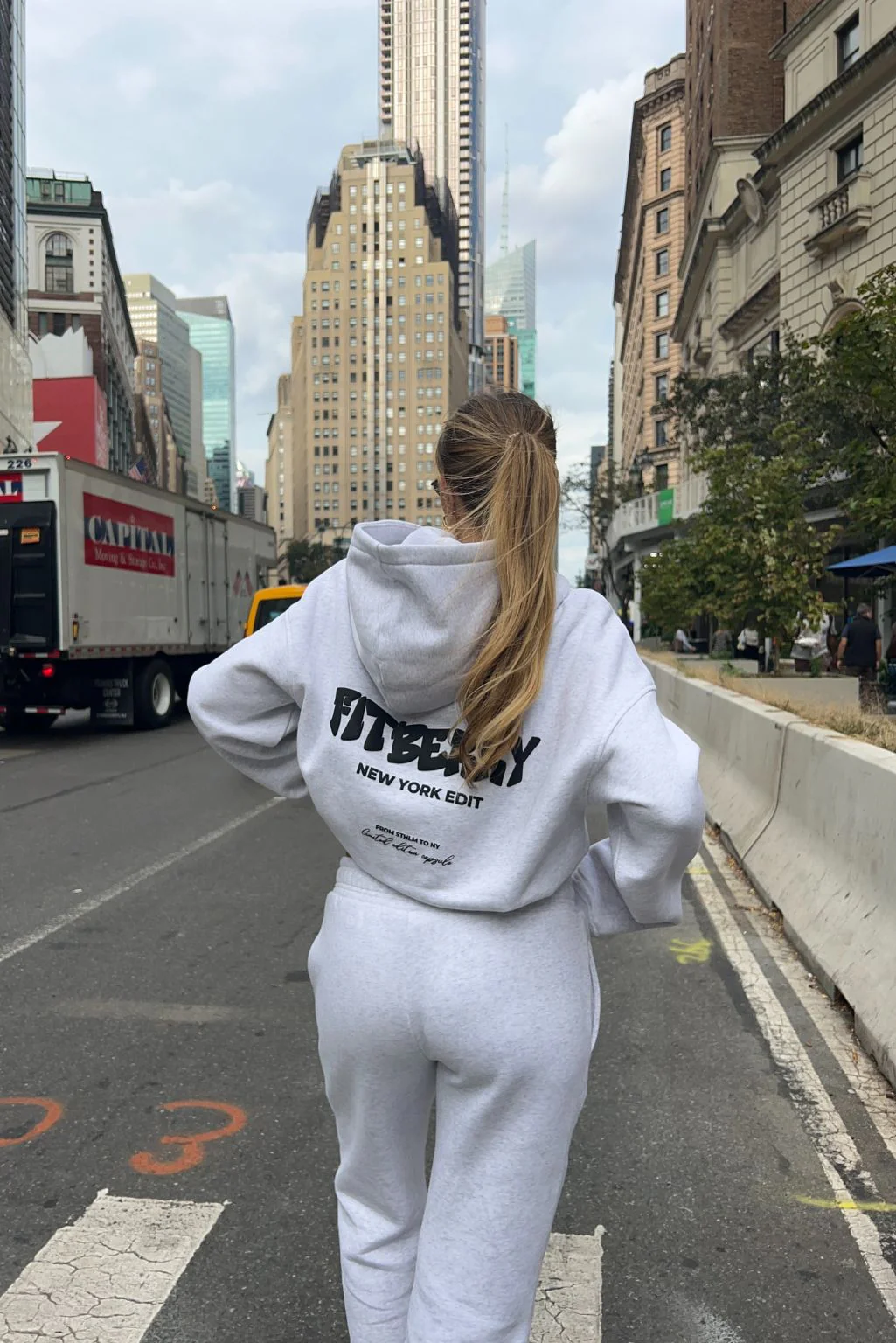 NEW YORK EDIT OVERSIZED HOODIE - Image 11