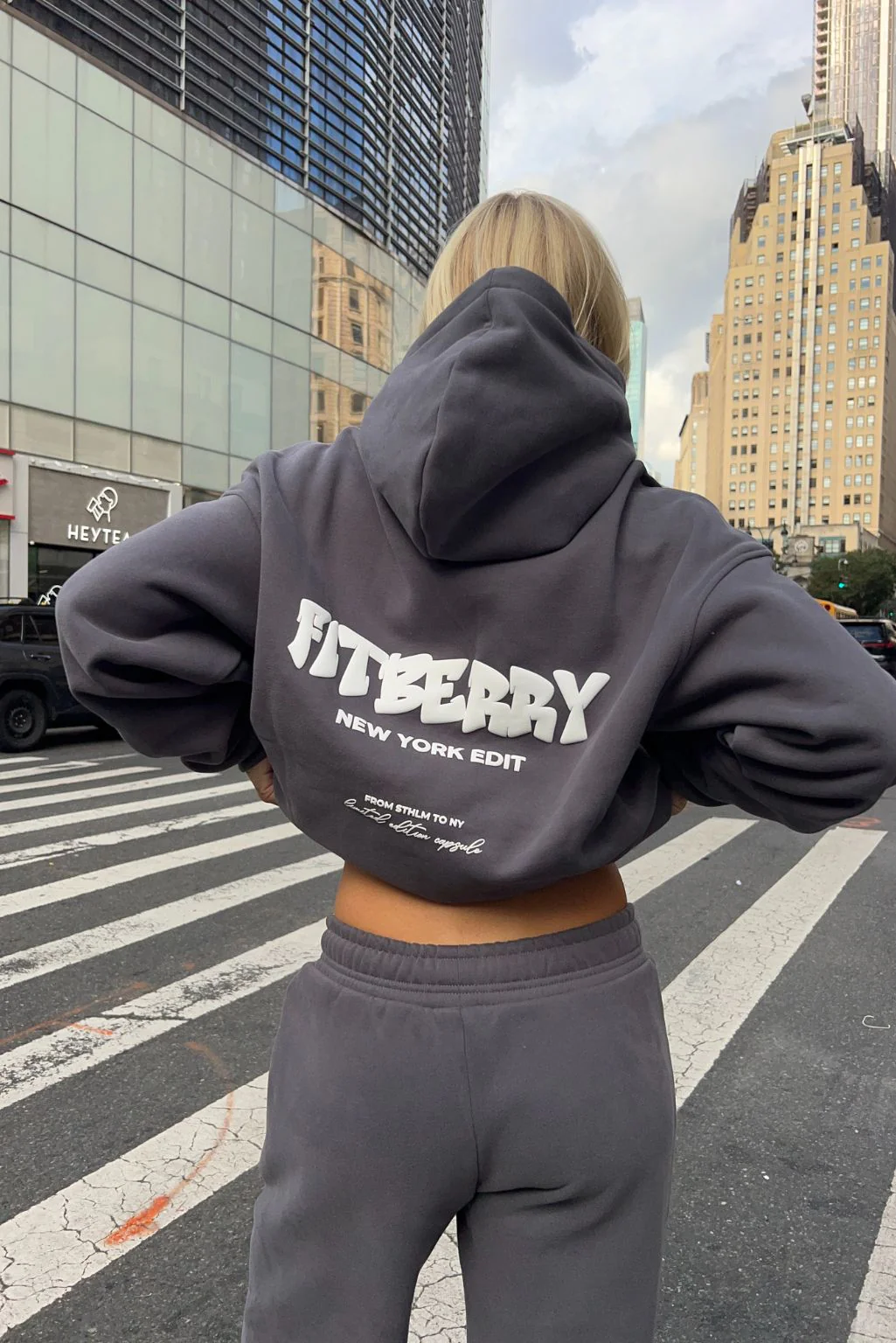 NEW YORK EDIT OVERSIZED HOODIE - Image 11