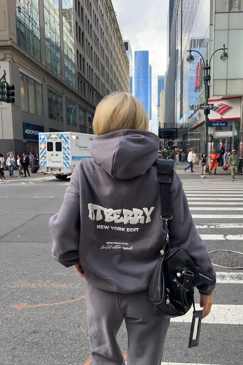 NEW YORK EDIT OVERSIZED HOODIE - Image 13
