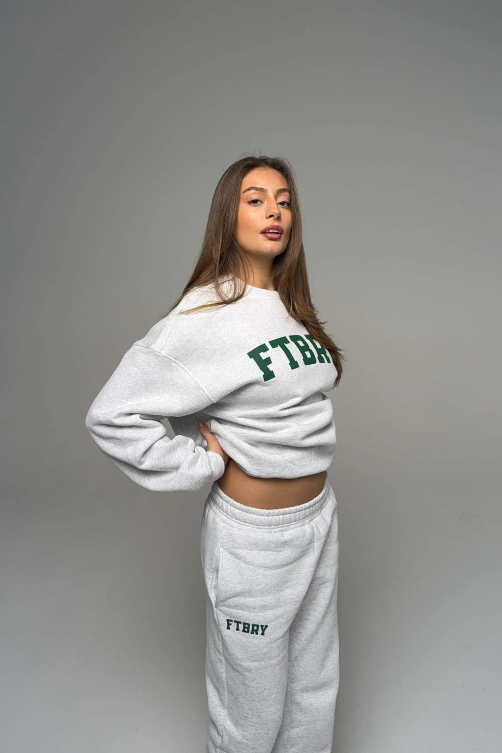SPORT & LEISURE OVERSIZED CREWNECK - Image 9