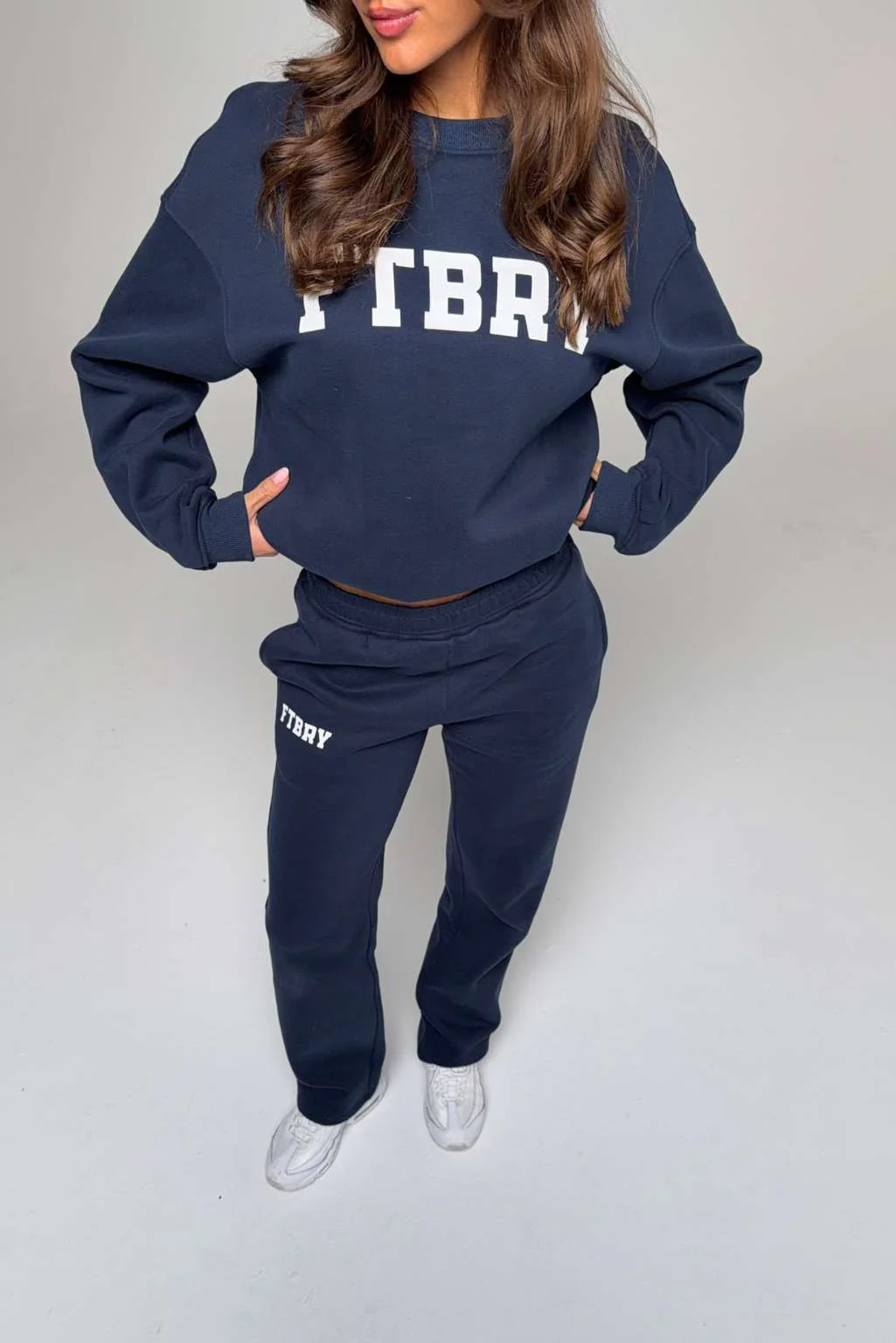 SPORT & LEISURE OVERSIZED CREWNECK - Image 11