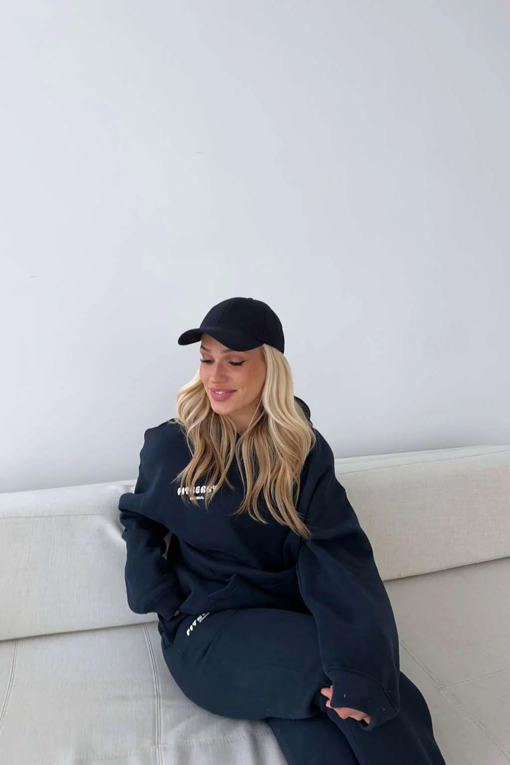 SPORTY OVERSIZED HOODIE - Image 3