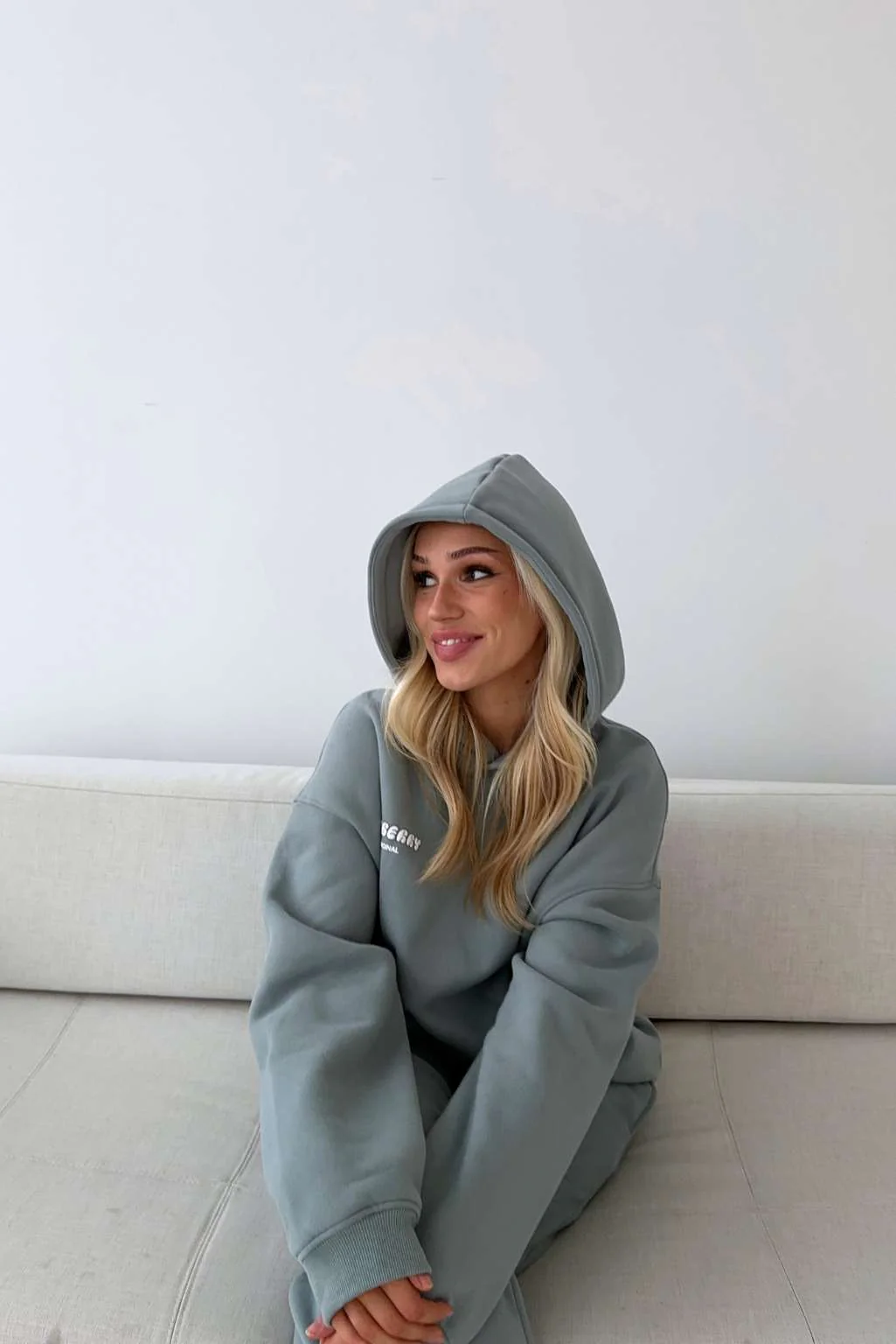 SPORTY OVERSIZED HOODIE - Image 3