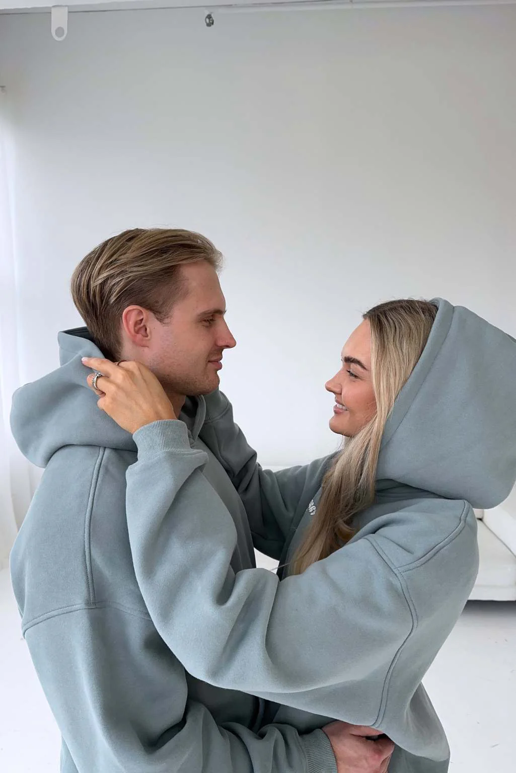 SPORTY OVERSIZED HOODIE - Image 9