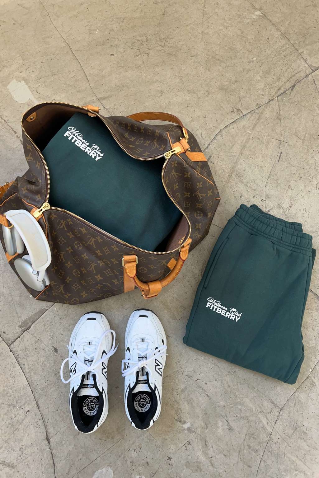 WELLNESS CLUB OVERSIZED HOODIE - Image 9